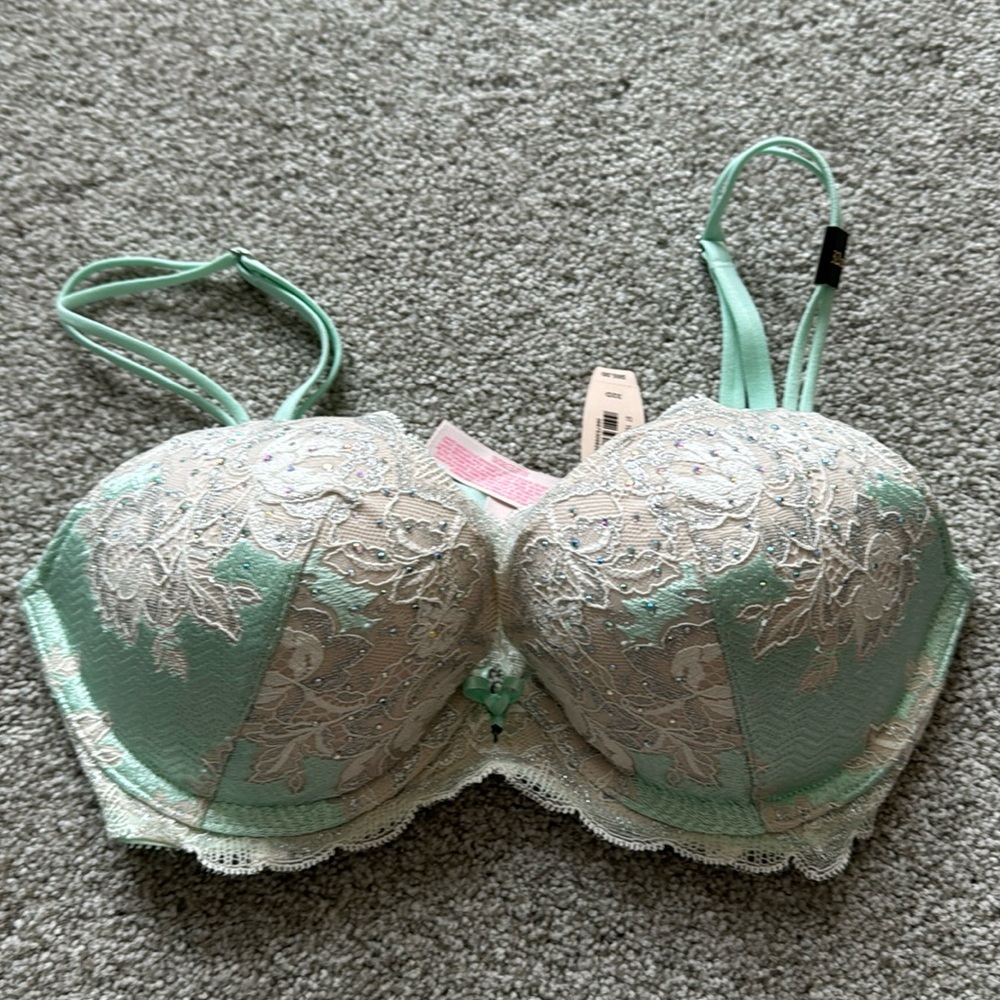 Victoria’s Secret Push-up bra 32D
